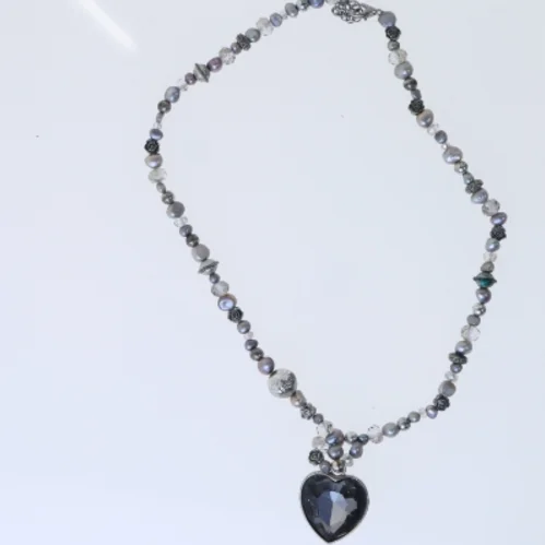 Halskæde med hjertevedhæng (str. 52 cm)