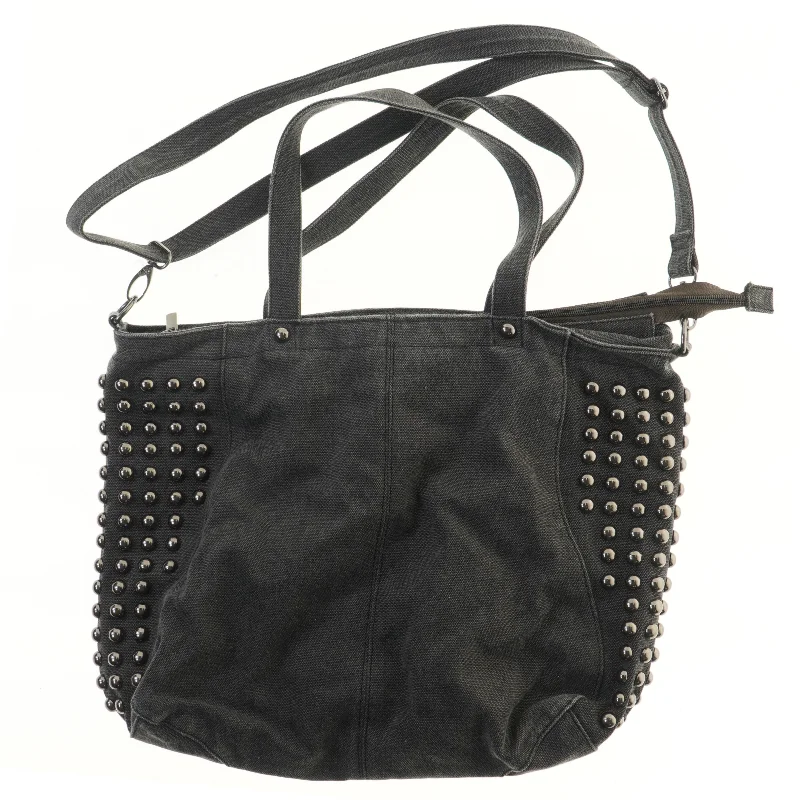 Sort skuldertaske med nitter (str. 46,5x36 cm)