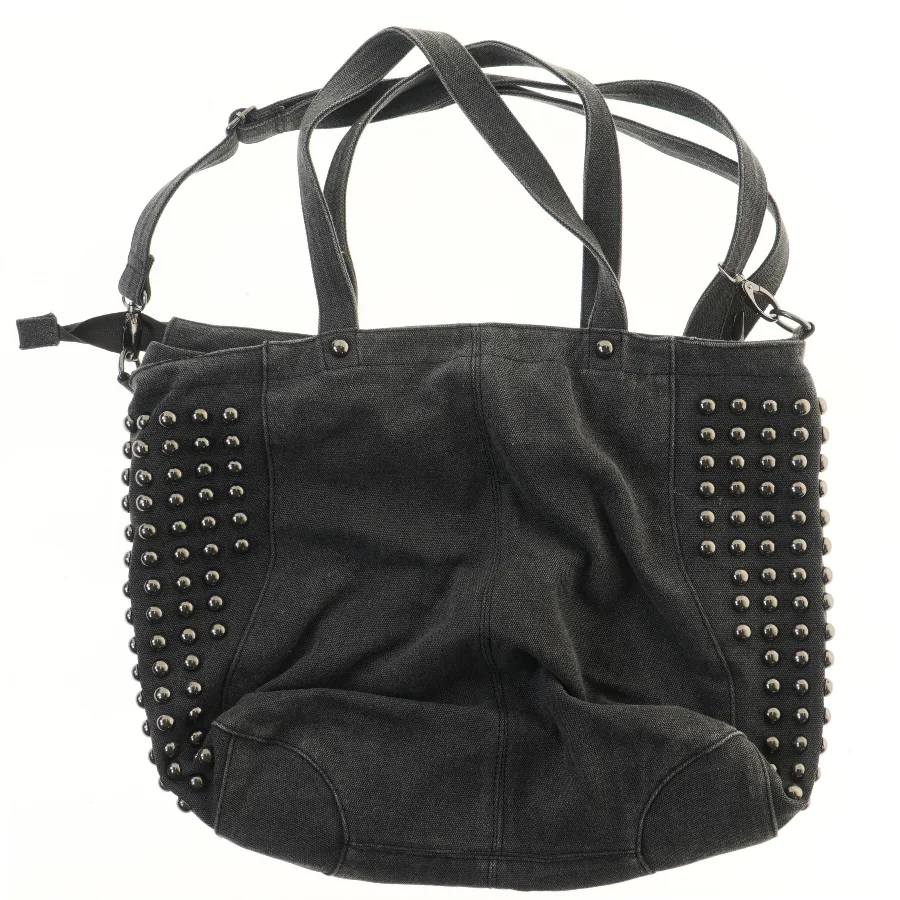 Sort skuldertaske med nitter (str. 46,5x36 cm)