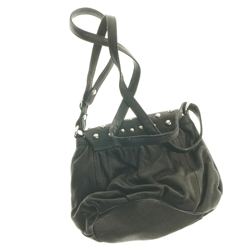 Sort skuldertaske med nitter (str. 25x18 cm)