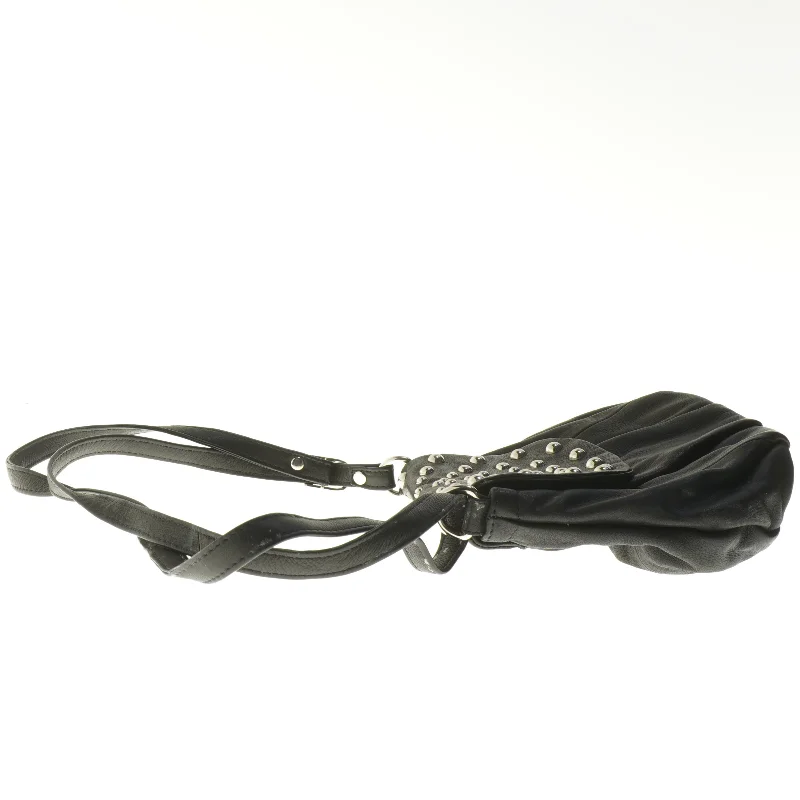 Sort skuldertaske med nitter (str. 25x18 cm)