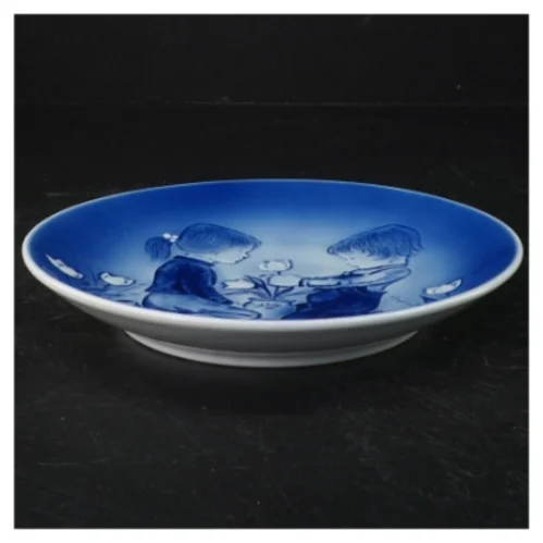 Blå og hvid porcelænsplatte, mors dag 1975