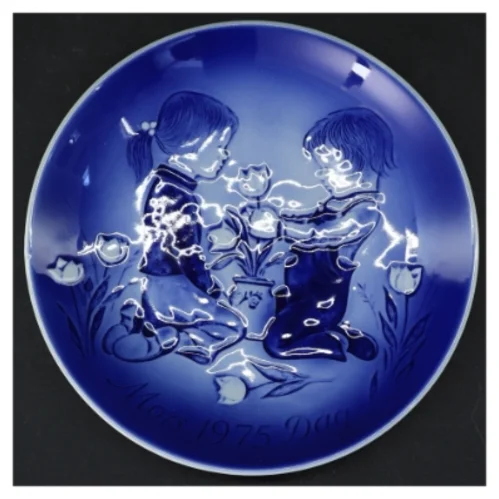 Blå og hvid porcelænsplatte, mors dag 1975