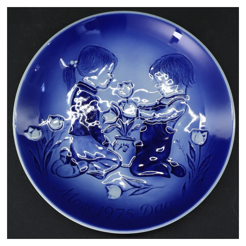 Blå og hvid porcelænsplatte, mors dag 1975