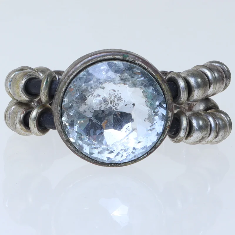 Armbånd med stor sten (str. Ø 6 cm)