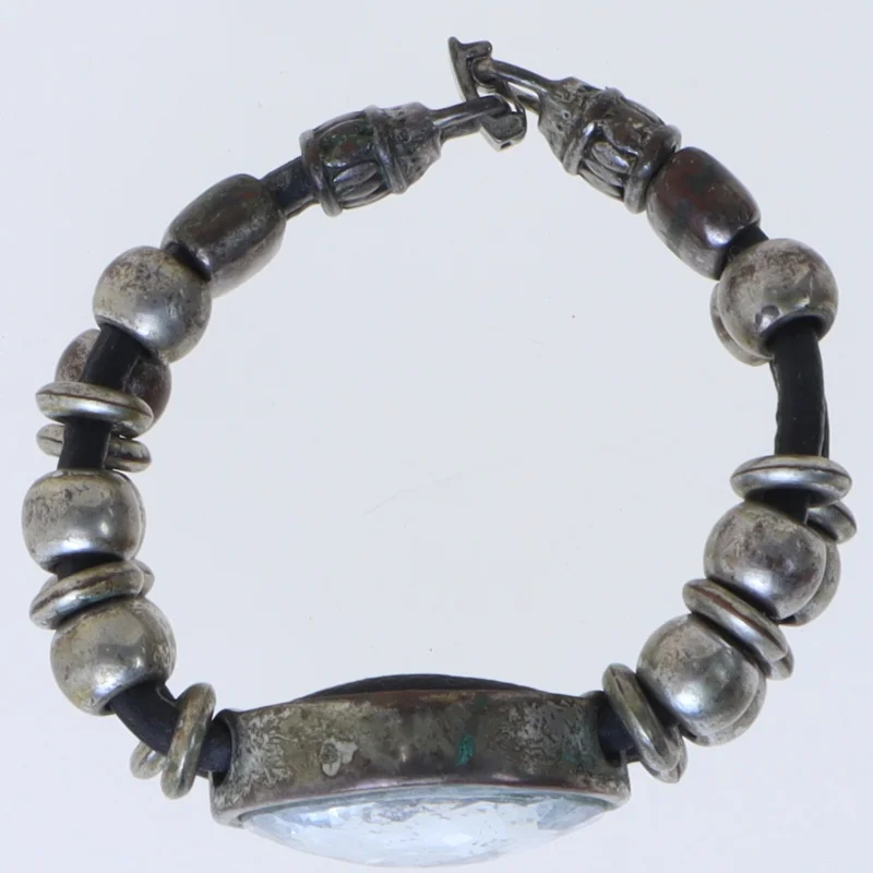 Armbånd med stor sten (str. Ø 6 cm)