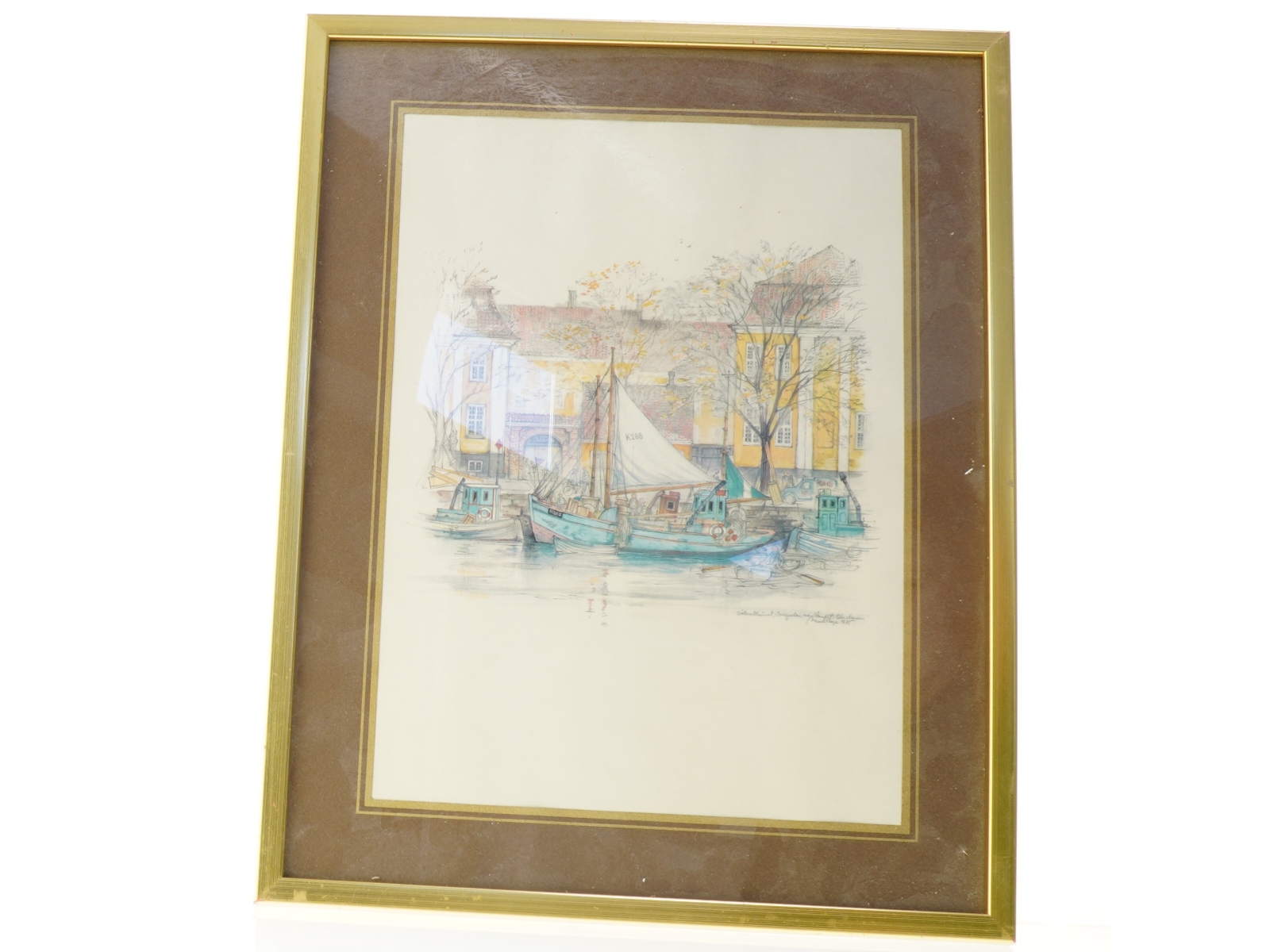 Indrammet tegning af havnemotiv (str. 47 x 37 cm)