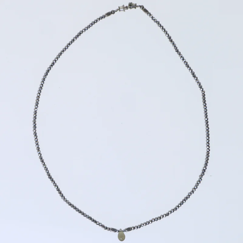 Perlekæde med vedhæng (str. 46 cm)