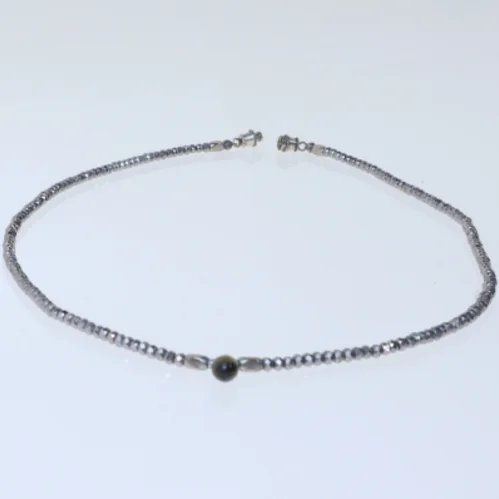 Perlekæde med vedhæng (str. 46 cm)