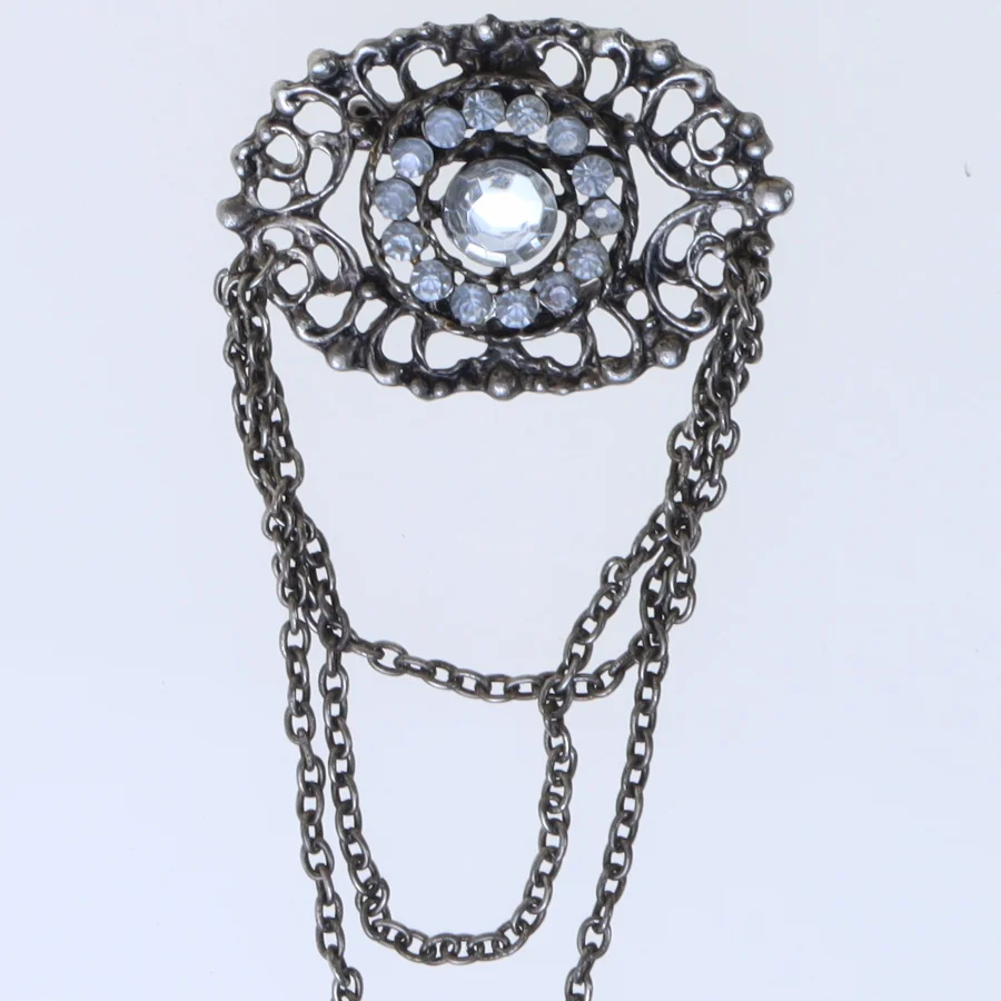 Vintage broche med kæde (str. 5,5 cm)