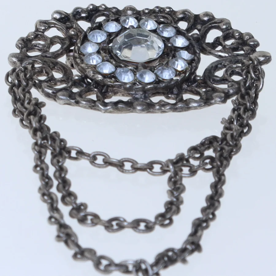 Vintage broche med kæde (str. 5,5 cm)