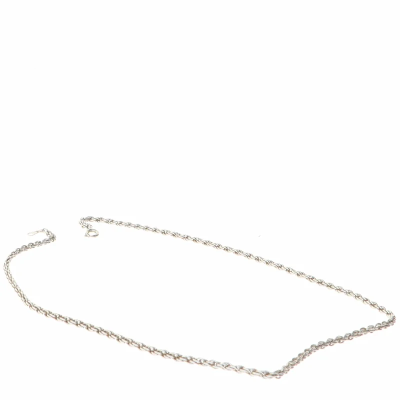 Sølvfarvet halskæde (str. 45 cm)