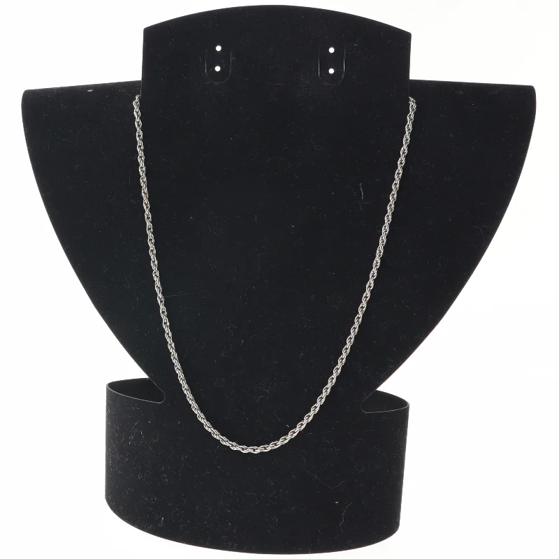 Sølvfarvet halskæde (str. 45 cm)