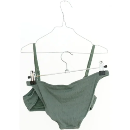 Grøn bikini fra Zara (str. 164)