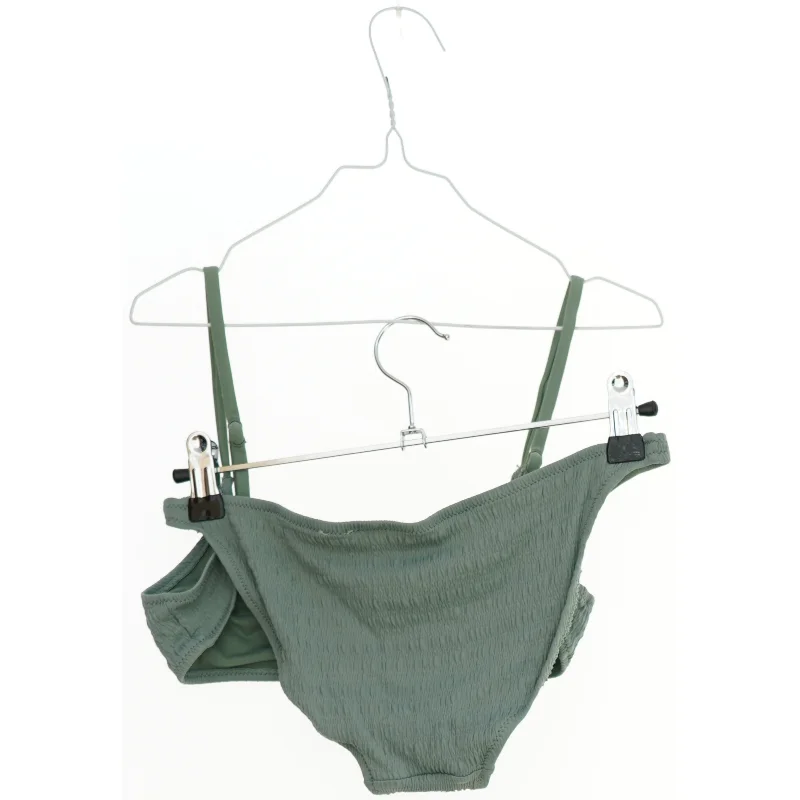Grøn bikini fra Zara (str. 164)