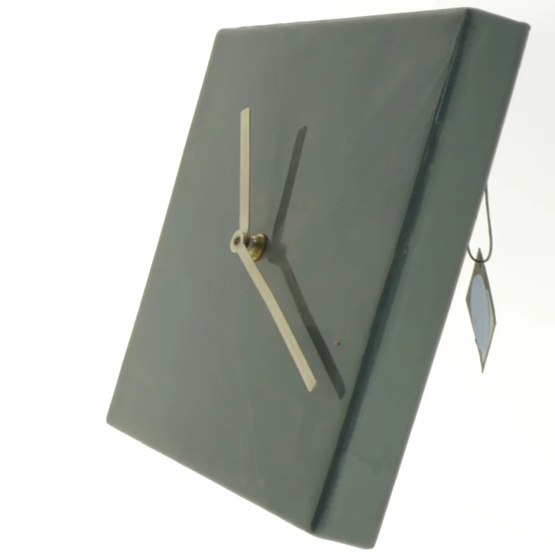 Mørkegråt Ur fra Broste Copenhagen (str. 22 x 22 cm)