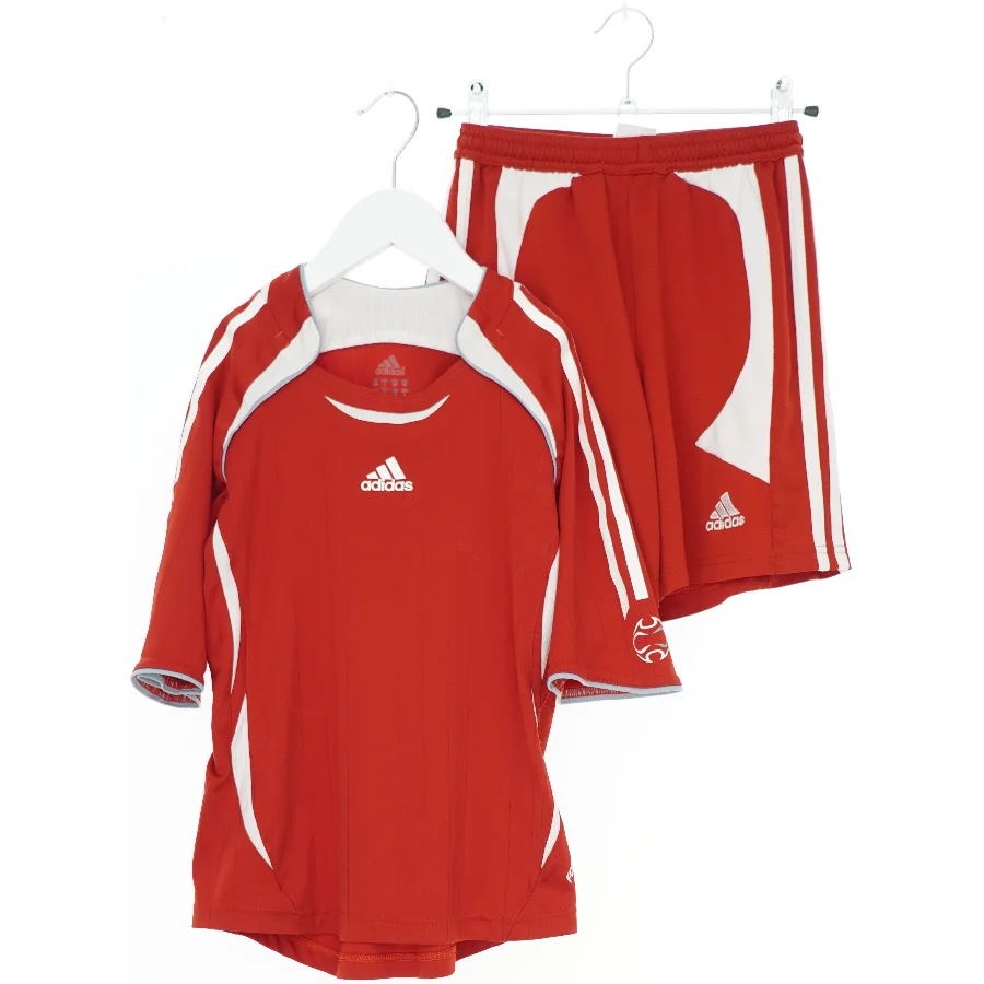 Rød Adidas sportsdragt fra Adidas (str. 152)
