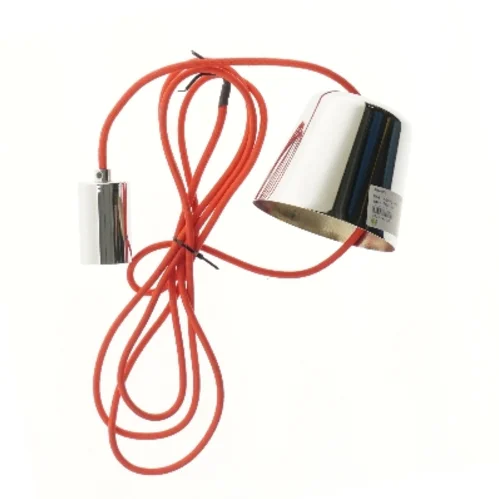 Lampe med rød  stofledning