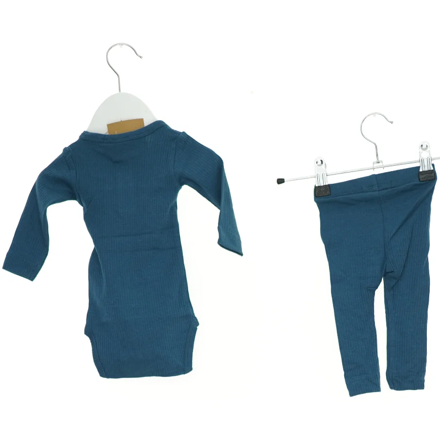 Sæt børnetøj fra Name It (str. 56 cm)