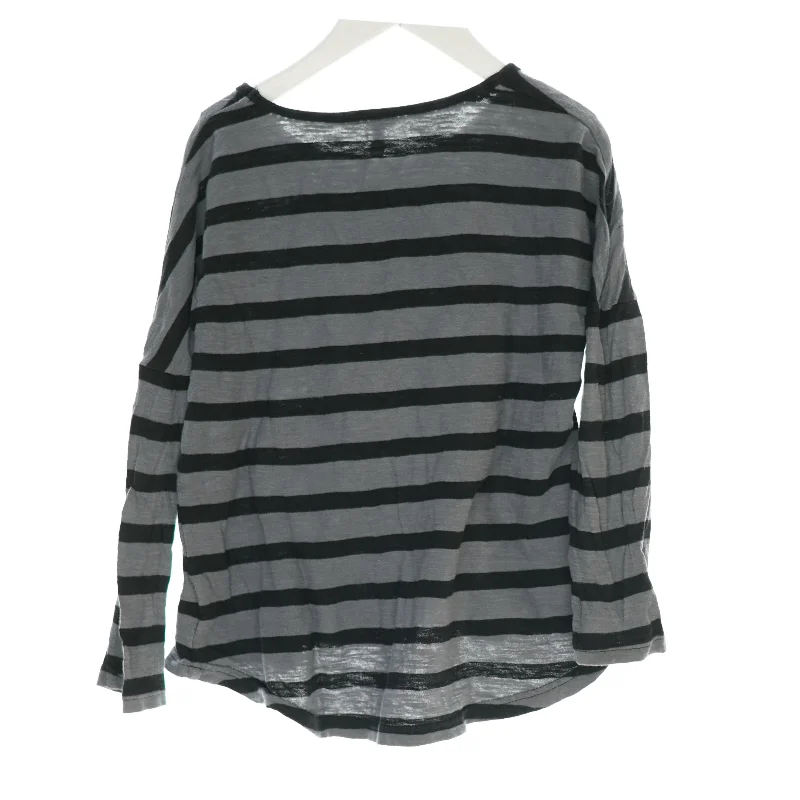 Bluse med striber (str. 7-8 år)