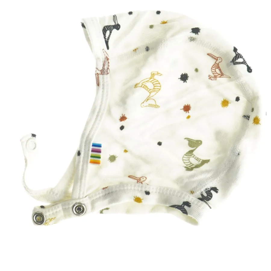 Mønstret babyhue fra Joha (str. 4-9 måneder)