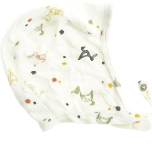 Mønstret babyhue fra Joha (str. 4-9 måneder)