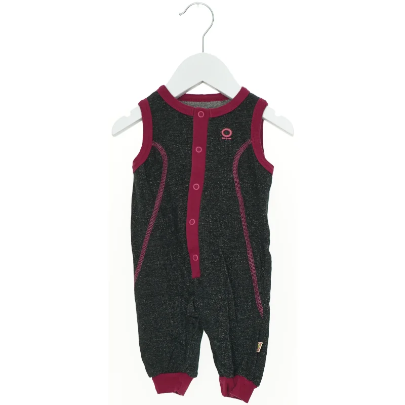 Buksedragt (str. 62 cm)