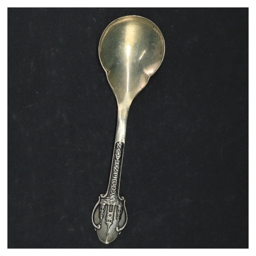 Sølvske med udskåret håndtag