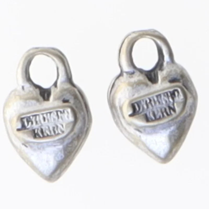 Hjerteformede vedhæng fra DYRBERG KERN (str. 1,5 cm)