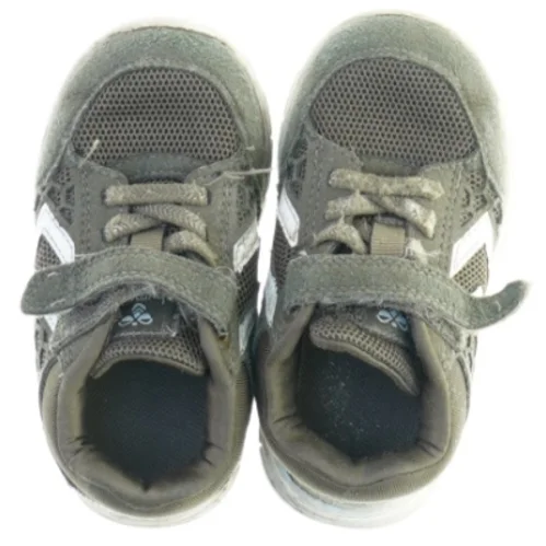 Sko fra Hummel (str. 23)