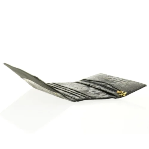 Sort læderpung med krokodillemønster (str. 18,5 x 11 cm)