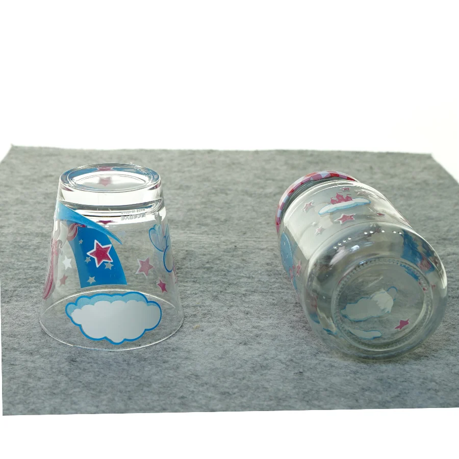 Små glas med enhjørninge (1 drikke glas + 1 til sugerør) fra Cerve (str. 9 x 9 cm 13 x 7 cm)