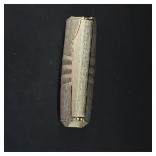 Elegant aftentaske med guldfinish (str. 14,5x20x4,5 cm)