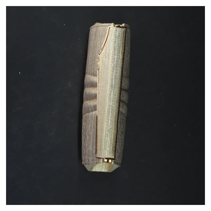 Elegant aftentaske med guldfinish (str. 14,5x20x4,5 cm)
