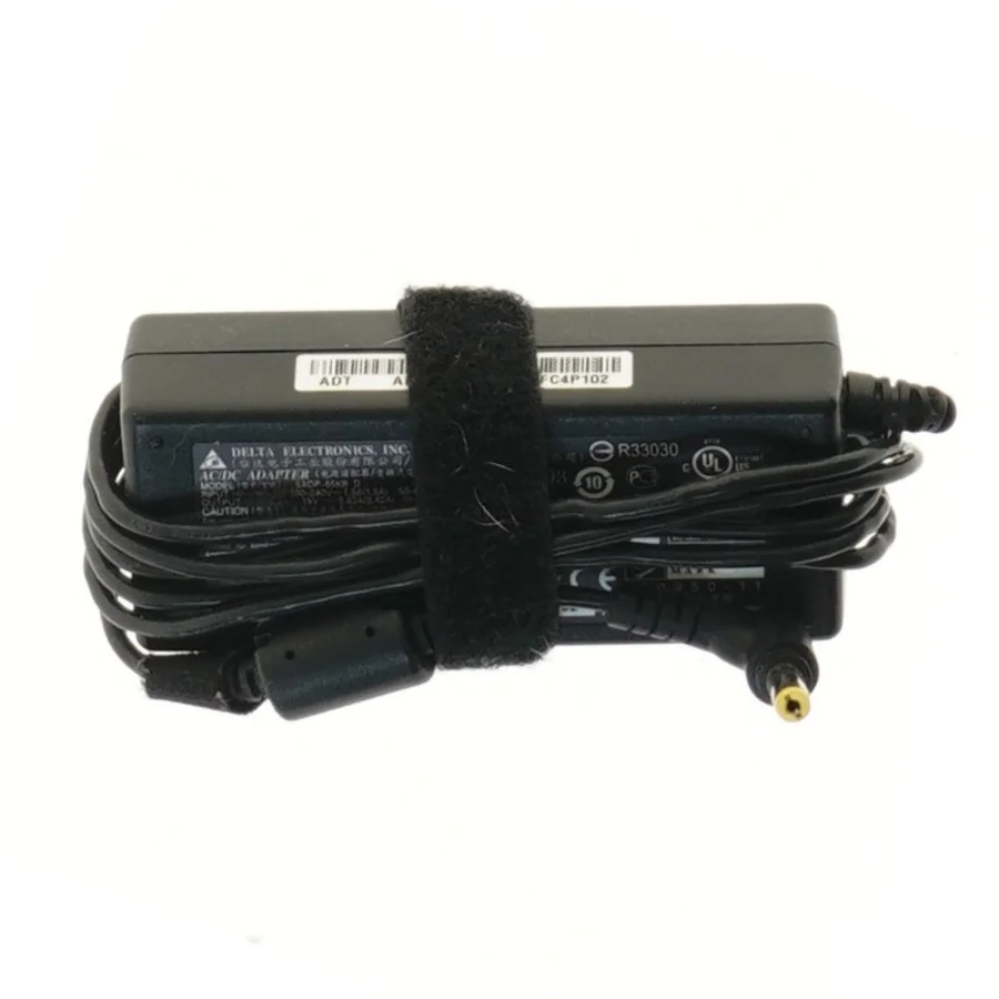 Strømforsyning til computer (str. 11x4,5 cm)