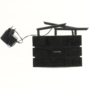 TP-Link router med antenner fra TP-Link (str. 24x16 cm)