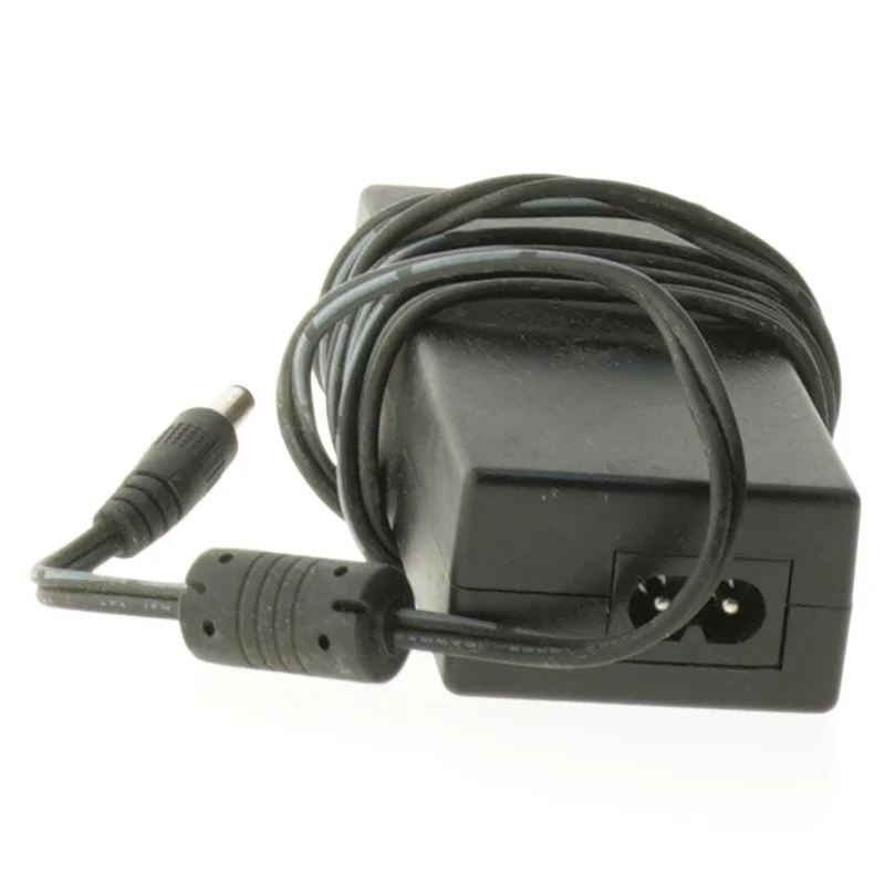 Strømadapter med kabel (str. 11,5x5 cm)