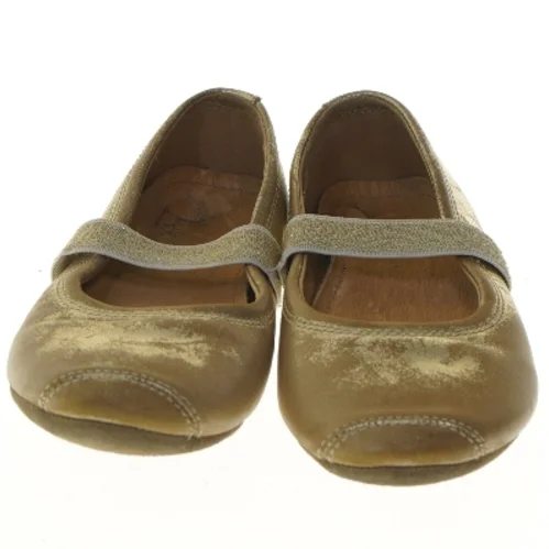 Guldfarvede sko med rem (str. 20 cm)