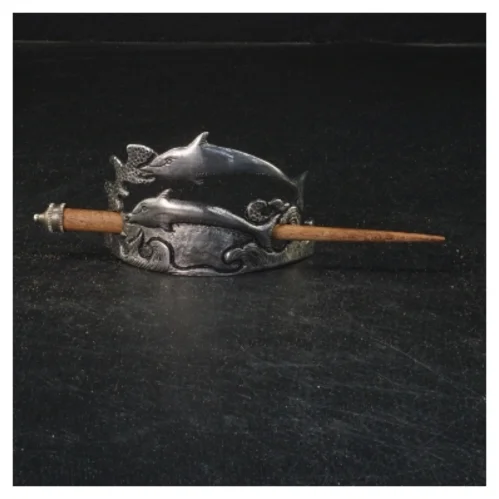 Dekorativ hårnål med delfinmotiv (str. 15x5 cm)
