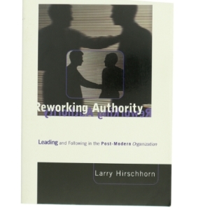 Reworking authority : Leading and following in the post-modern organization af Larry Hirschhorn (Bog)
