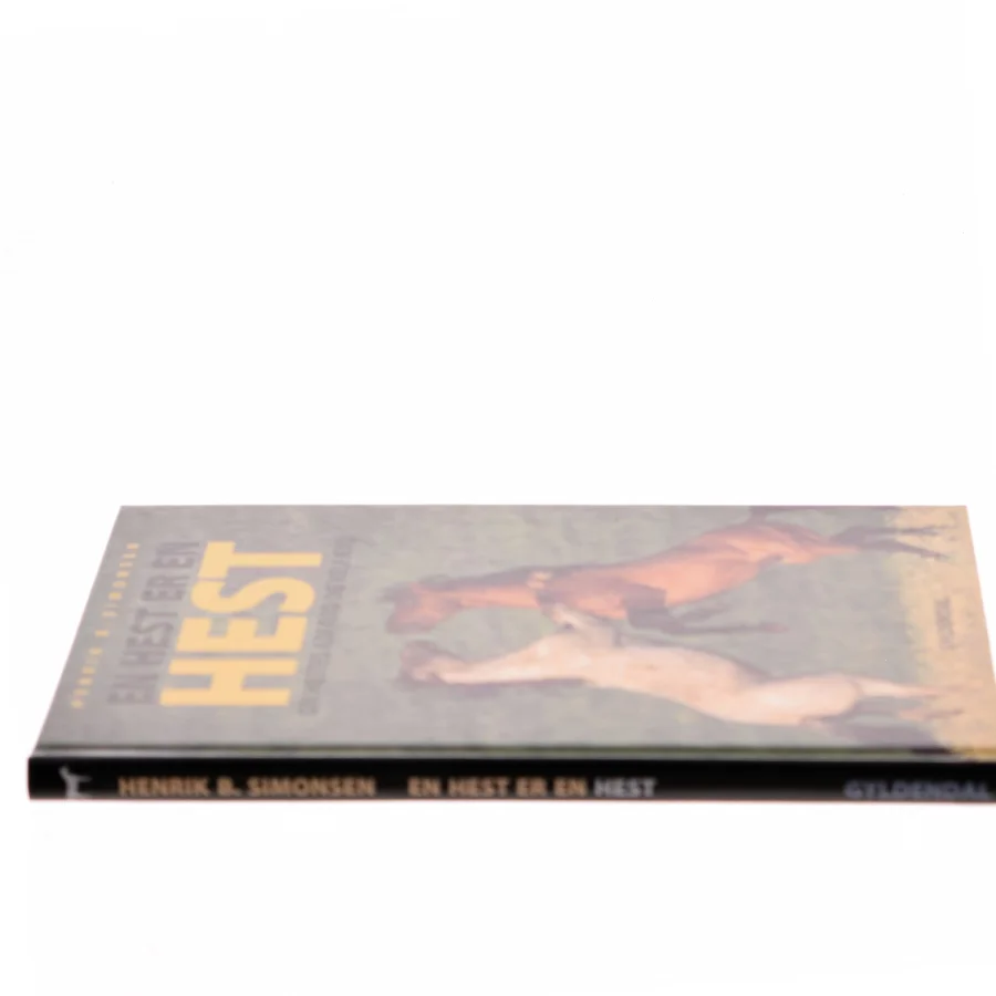 En hest er en hest : om hestes adfærd og velfærd af Henrik B. Simonsen (f. 1939) (Bog)