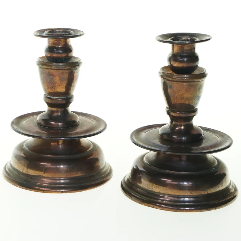 Lysestager i metal (str. 15x11,5 cm)