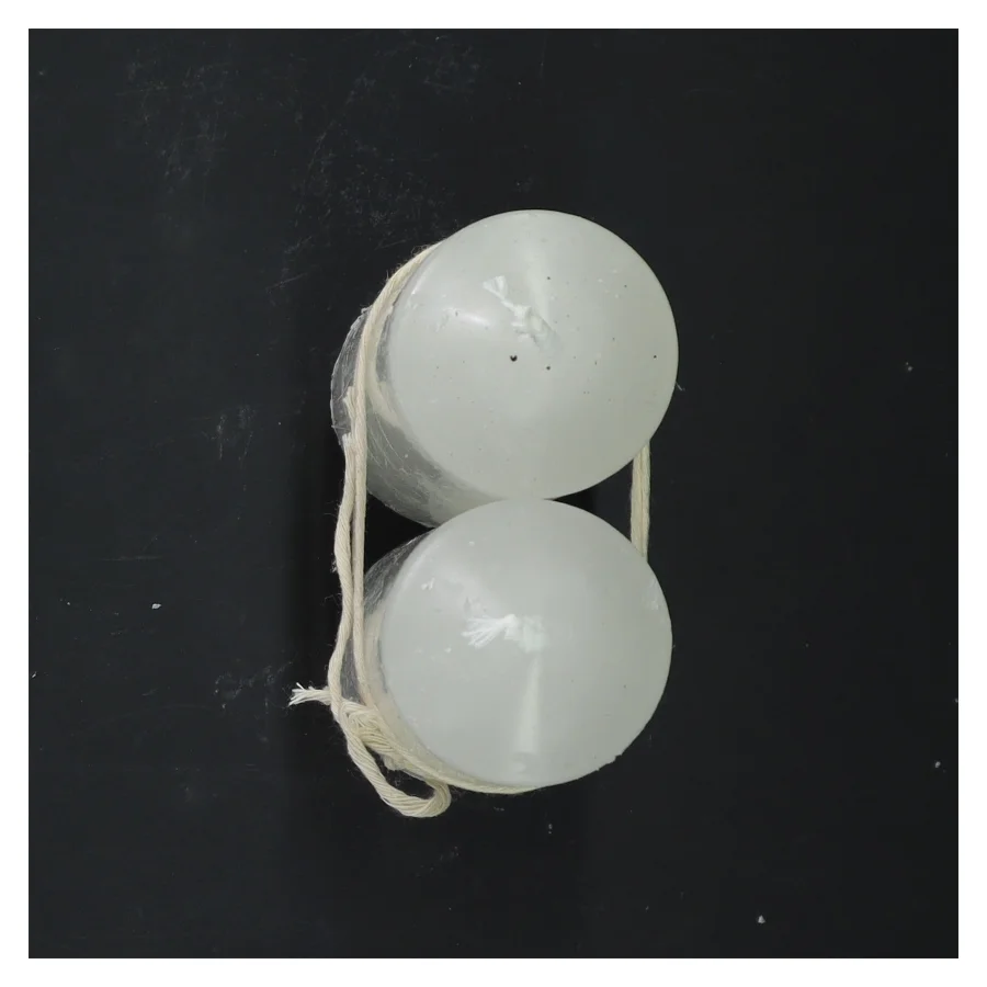 To hvide stearinlys, 15 cm (str. 15 cm)