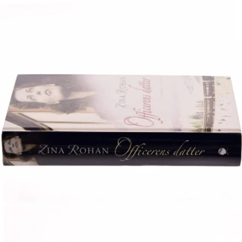 Officerens datter af Zina Rohan (Bog)