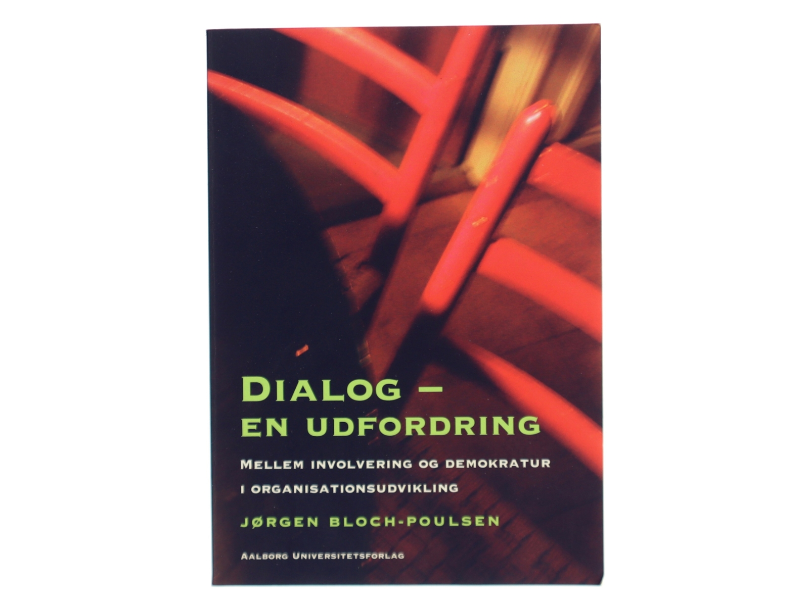 Dialog - en udfordring : mellem involvering og demokratur i organisationsudvikling af Jørgen Bloch-Poulsen (Bog)