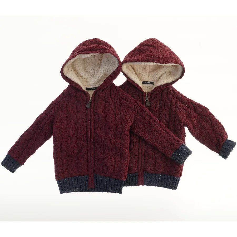 Striktrøje med hætte fra George (str. 98)