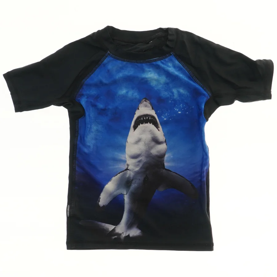 UV-bluse med hajmotiv fra Molo (str. 110)