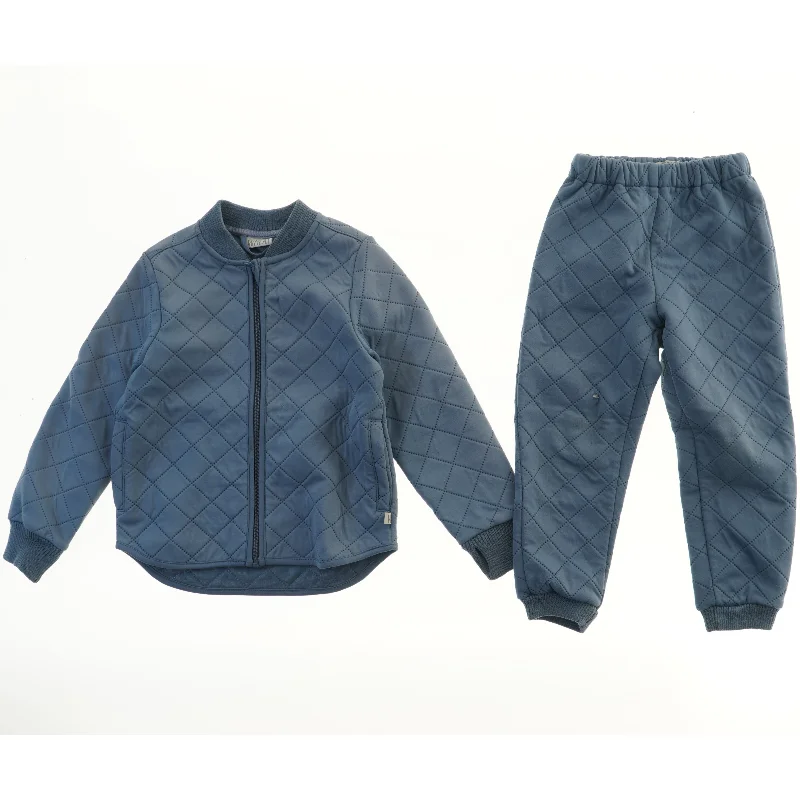Sæt med quiltet jakke og bukser fra Wheat (str. 110)