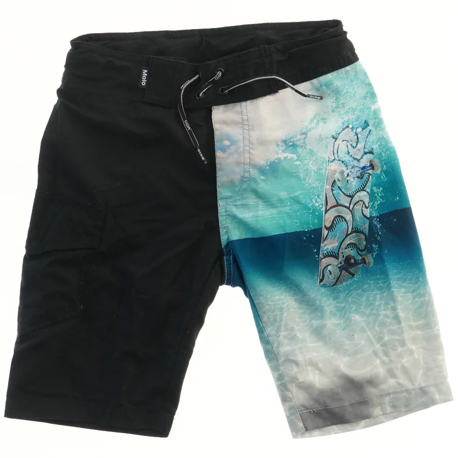 Badeshorts med surfbrætmotiv fra Molo (str. 122)