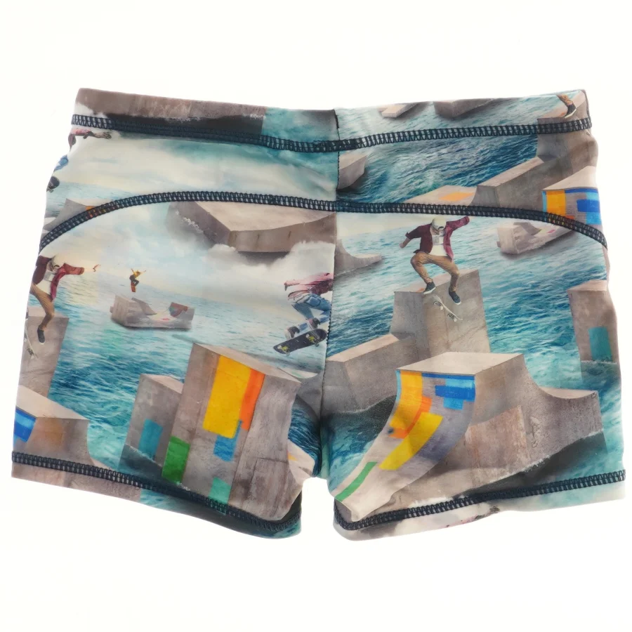 Badebukser med skate- og vandsport grafik fra Molo (str. 122)